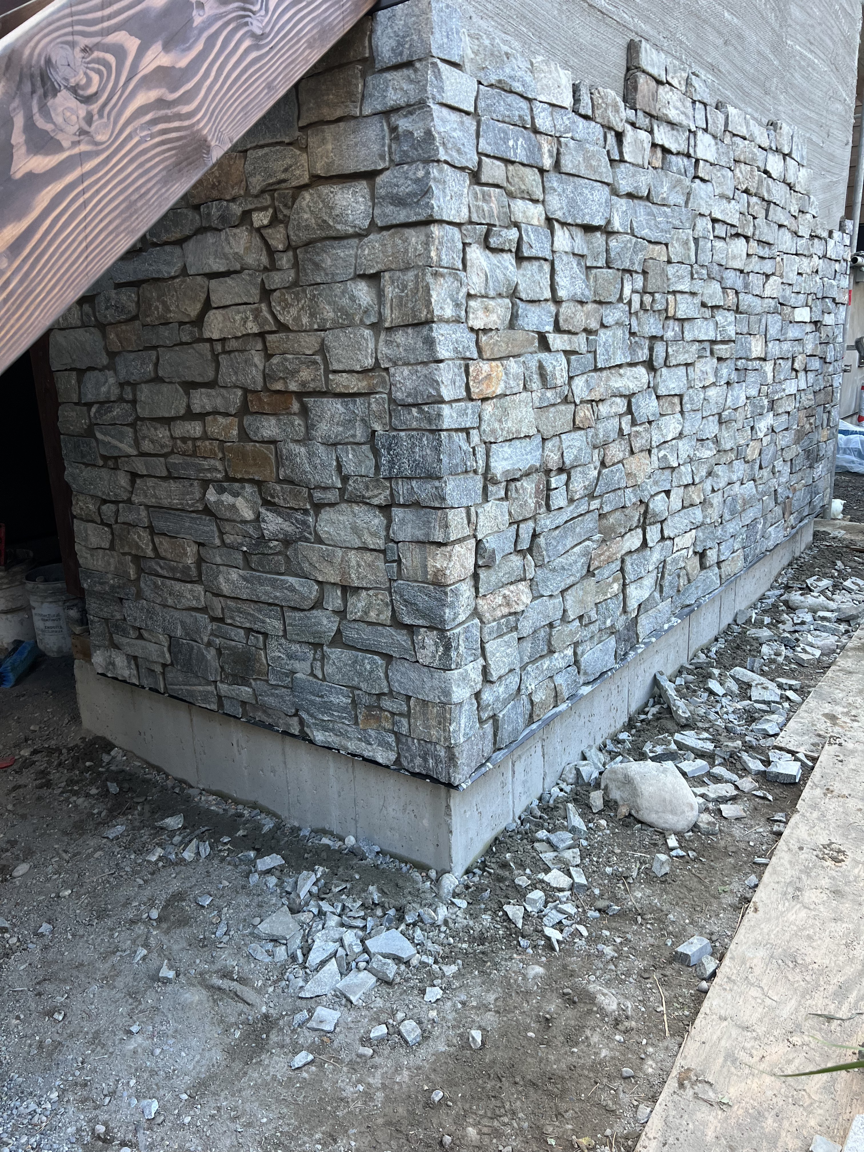 Multicolour stone corner detail